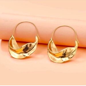 NWOT Selma Gold Drop Earrings